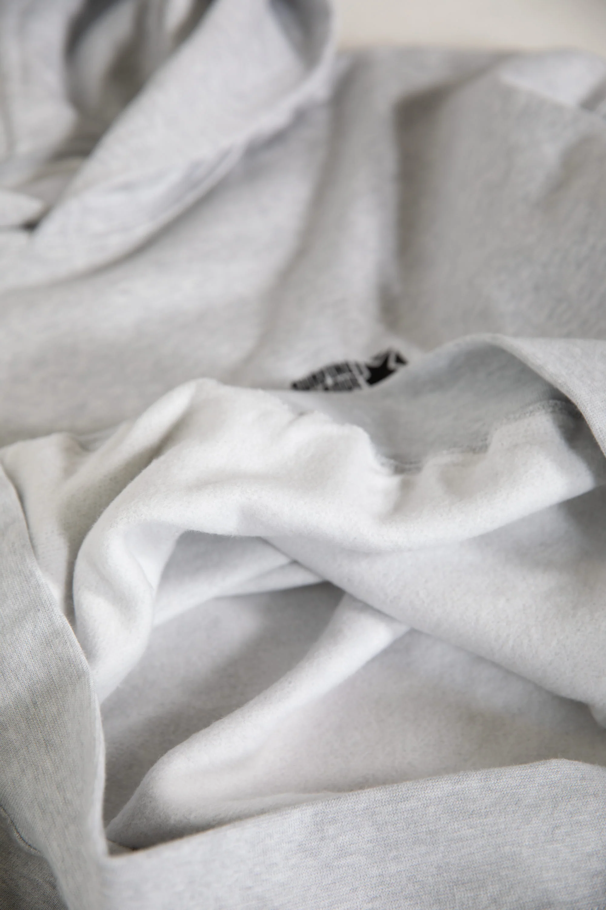SURFING THE BASQUE COUNTRY - CLASSIC HOODIE - HEATHER GREY - Image 3